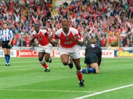 Ian Wright - Biểu tượng bất diệt của Arsenal và bóng đá Anh