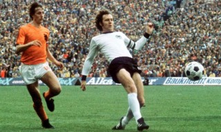 Franz Beckenbauer: Người tái định nghĩa vai trò hậu vệ và di sản vượt thời đại