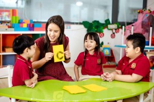Những điều phụ huynh nên biết trước khi cho con học song ngữ