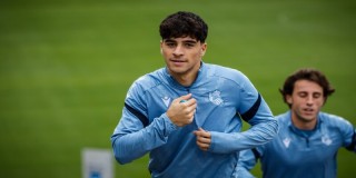 Cầu Thủ Jon Martín - Trung Vệ Trẻ Đang Hot Tại Real Sociedad