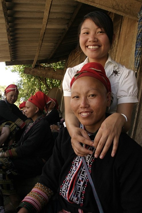 Lý Lở Mẩy (áo trắng).