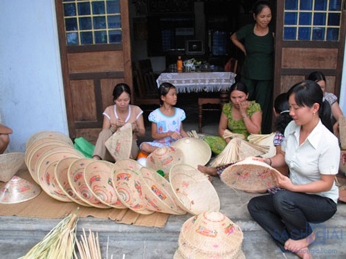 Thuyết minh về làng làm nón bài thơ Tây Hồ